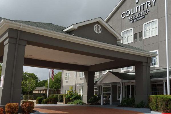 front view of Country Inn Suites